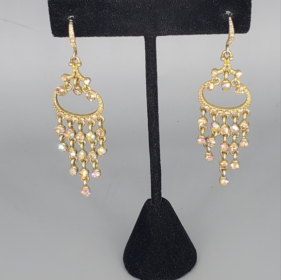 Gray Pyramid Goldtone Bracelet and AB Goldtone Chandelier Earrings Set - Picture 11 of 16